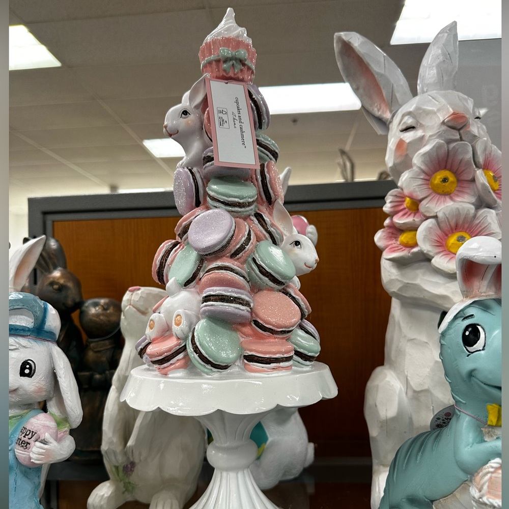 Cupcakes and Cashmere macaron Easter bunny tree💓💐